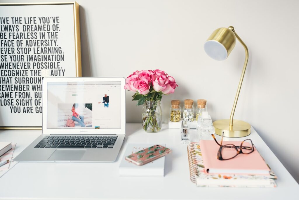 Beautiful healthy and lunch and desk inspiration for your home