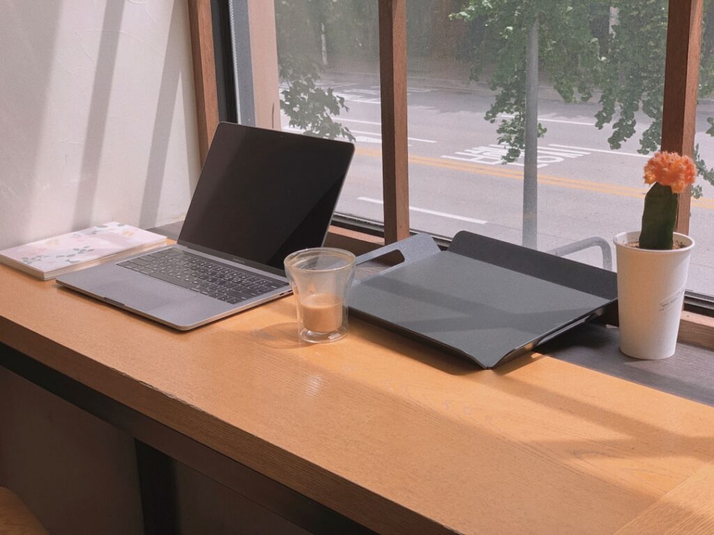 Beautiful healthy and lunch and desk inspiration for your home